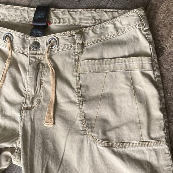 The North Face Women's Khaki Tech Wear Noble Stretch Roll Up Pant Size 14 - Picture 12 of 14